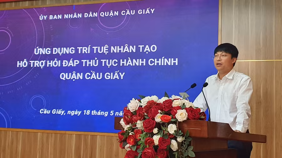 Ông Trần Việt Hà - Phó Chủ tịch UBND quận Cầu Giấy phát biểu.