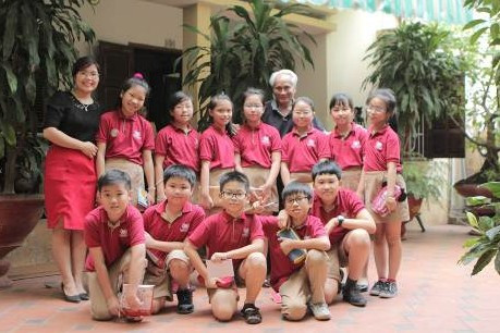 Các bạn học sinh khối 5 Trường Tiểu học Vinschool cùng cô giáo tới thăm nhà Trung tướng Nguyễn Quốc Thước Các bạn học sinh khối 5 Trường Tiểu học Vinschool cùng cô giáo tới thăm nhà Trung tướng Nguyễn Quốc Thước