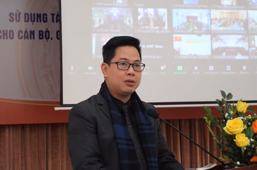 Chuyên gia Trần Thành Nam đến từ Trường Đại học Giáo dục, ĐHQGHN tập huấn chuyên đề Sổ tay hướng dẫn tư vấn tâm lý cho học sinh phổ thông.