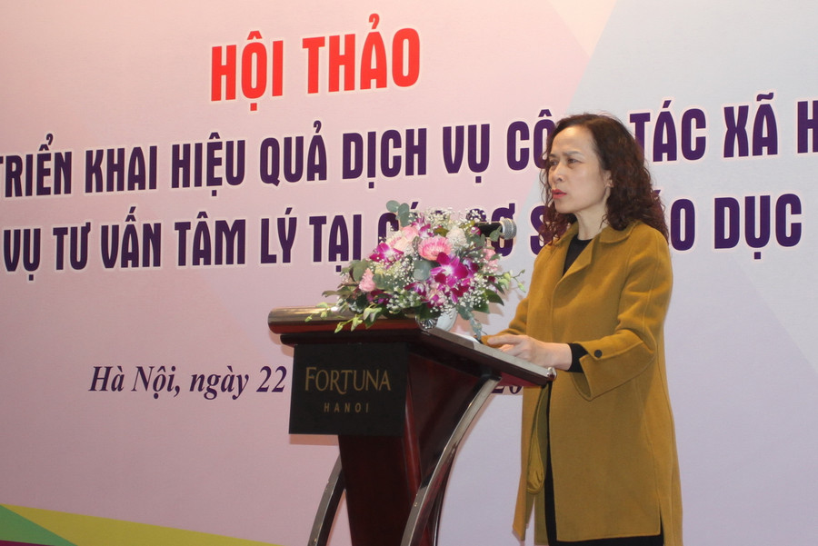 Đại diện Sở GD&ĐT Lạng Sơn trình bày tham luận tại hội thảo: “Thực tiễn triển khai công tác xã hội và tư vấn tâm lý học đường tại địa bàn tỉnh Lạng Sơn”. Đại diện Sở GD&ĐT Lạng Sơn trình bày tham luận tại hội thảo: “Thực tiễn triển khai công tác xã hội và tư vấn tâm lý học đường tại địa bàn tỉnh Lạng Sơn”.