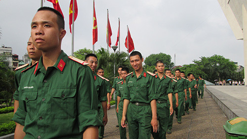 Đoàn học viên của Học viện Hậu cần thăm Bảo tàng Hồ Chí Minh