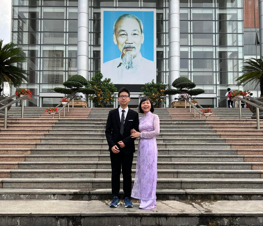 Minh Hiếu và mẹ