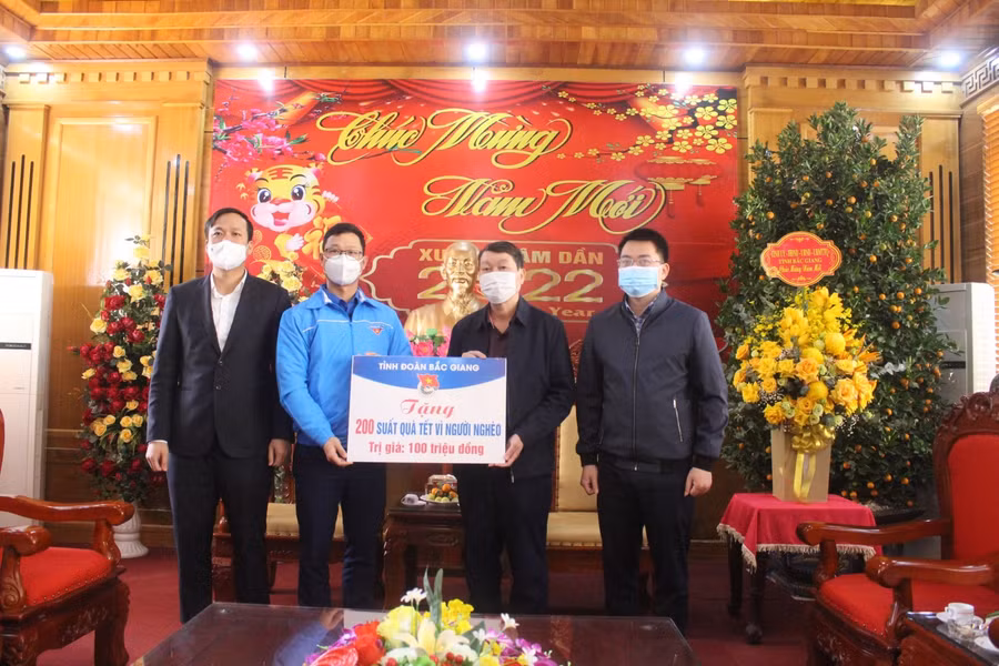 Tỉnh đoàn Bắc Giang gửi những phần quà đến hộ nghèo, khó khăn dịp Tết.