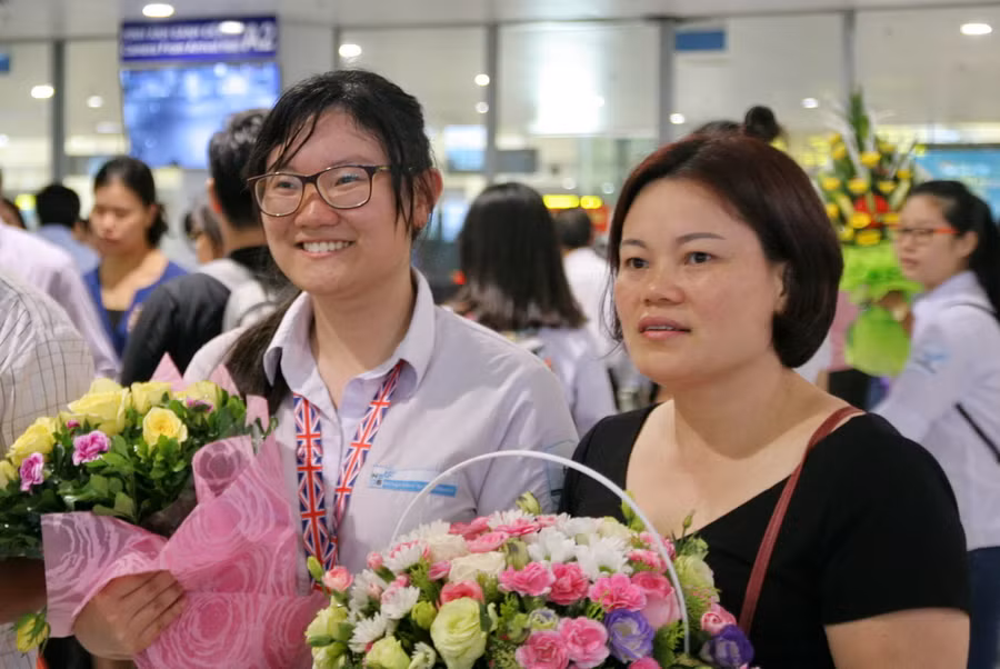 Thảo chia sẻ niềm vui cùng mẹ Thảo chia sẻ niềm vui cùng mẹ