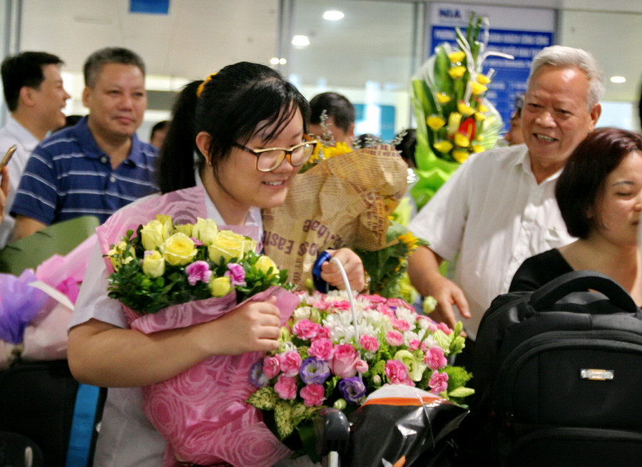 Thảo là cô gái thân thiện, luôn thường trực nụ cười trên môi Thảo là cô gái thân thiện, luôn thường trực nụ cười trên môi