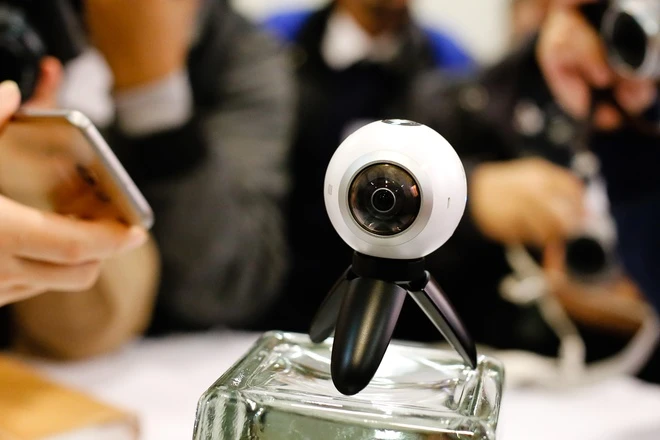 Samsung Gear 360 - camera đa năng hình quả bóng