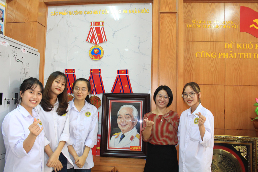 ...yêu Ngữ văn sẽ giúp bạn cảm thấy yêu cuộc sống này hơn và một khi đã yêu văn, học giỏi văn sẽ không còn chỉ dừng lại ở mơ ước nữa. ...yêu Ngữ văn sẽ giúp bạn cảm thấy yêu cuộc sống này hơn và một khi đã yêu văn, học giỏi văn sẽ không còn chỉ dừng lại ở mơ ước nữa.