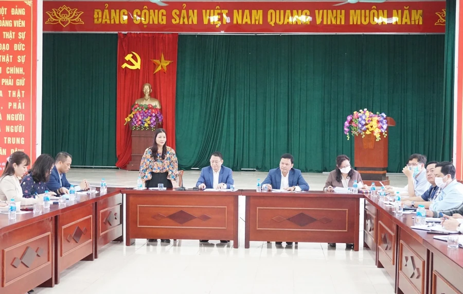 Quang cảnh buổi làm việc.