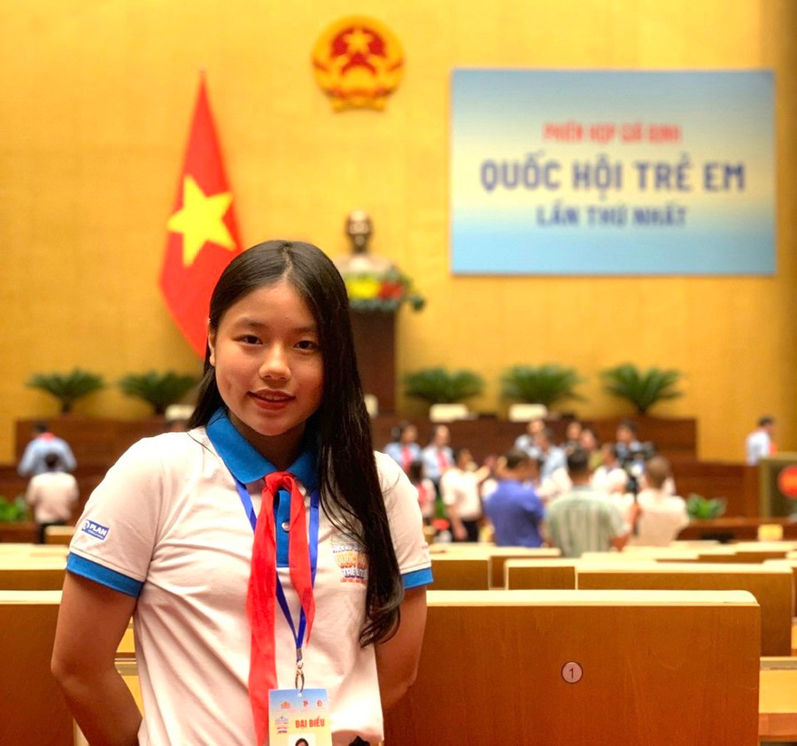 Hồ Minh Anh vinh dự là đại biểu tham dự phiên họp giả định Quốc hội trẻ em lần thứ I, năm 2023. Hồ Minh Anh vinh dự là đại biểu tham dự phiên họp giả định Quốc hội trẻ em lần thứ I, năm 2023.