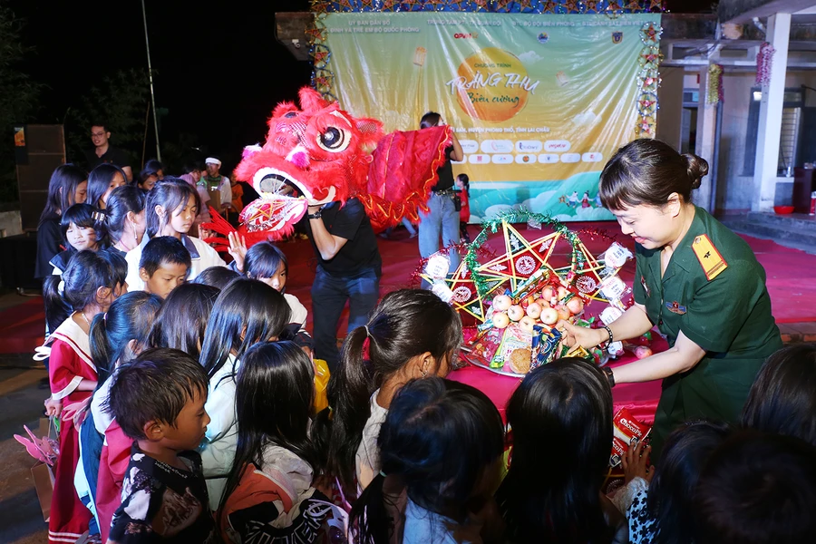 Đêm hội “Trăng thu biên cương” tại Mồ Sì San.