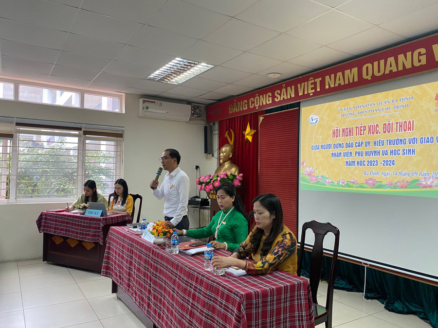 Hình ảnh hoạt động đối thoại với giáo viên.