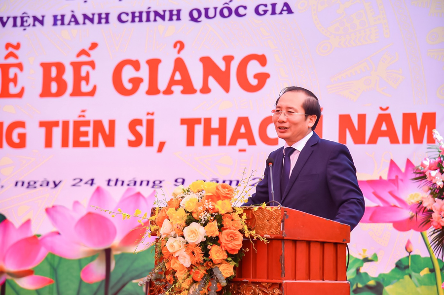 PGS.TS. Nguyễn Bá Chiến, Giám đốc Học viện Hành chính Quốc gia phát biểu tại buổi lễ.