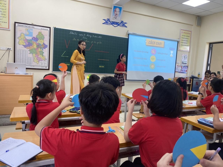 Dạy lồng ghép STEM trong tiết Toán của Trường Tiểu học Kim Đồng. Dạy lồng ghép STEM trong tiết Toán của Trường Tiểu học Kim Đồng.