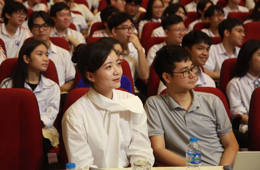 Chương trình còn nhận được sự quan tâm của đông đảo giáo viên nhà trường. Chương trình còn nhận được sự quan tâm của đông đảo giáo viên nhà trường.