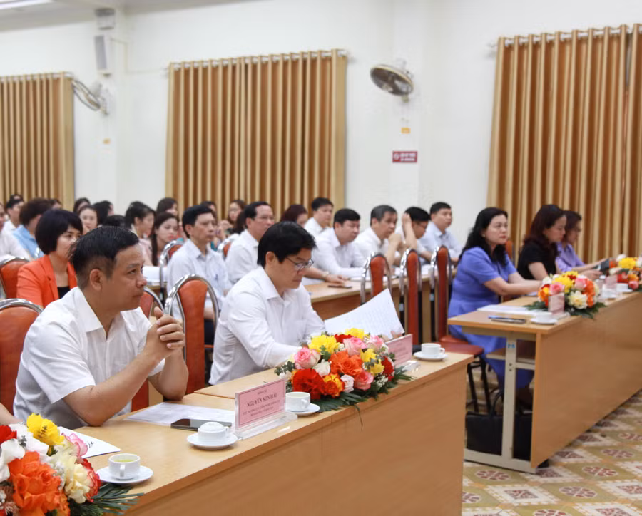 Các đại biểu dự hội nghị.