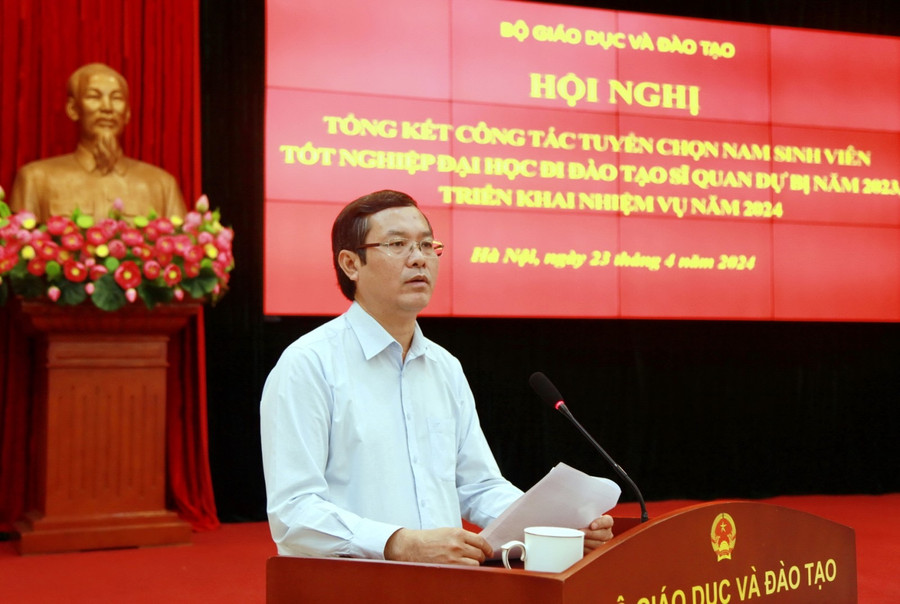 Thứ trưởng Nguyễn Văn Phúc phát biểu tại hội nghị.