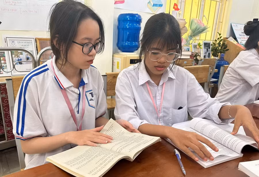 Nhiều học sinh tận dụng thời gian nghỉ lễ để ôn thi.