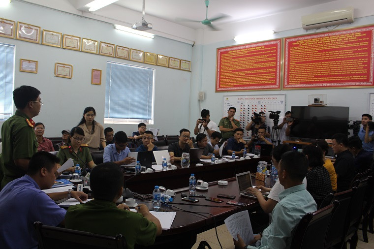 Quang cảnh buổi thông tin báo chí. Quang cảnh buổi thông tin báo chí.
