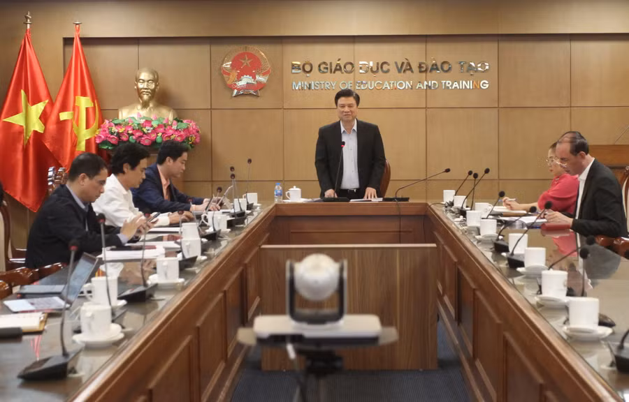 Thứ trưởng Nguyễn Hữu Độ chủ trì buổi làm việc.