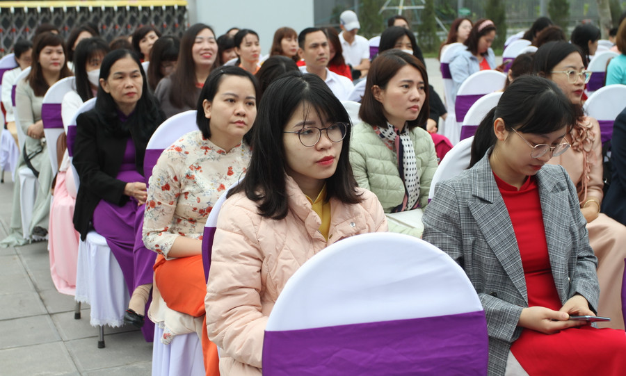 Các giáo viên dự thi cấp quận được lựa chọn từ 18 trường THCS. Các giáo viên dự thi cấp quận được lựa chọn từ 18 trường THCS.