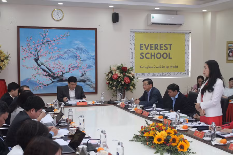 Quang cảnh buổi làm việc.