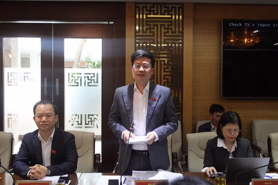 Đại biểu thành phố Hà Nội phát biểu tại buổi làm việc.