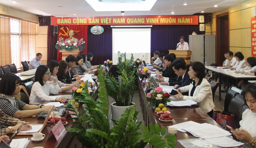 Quang cảnh buổi làm việc.