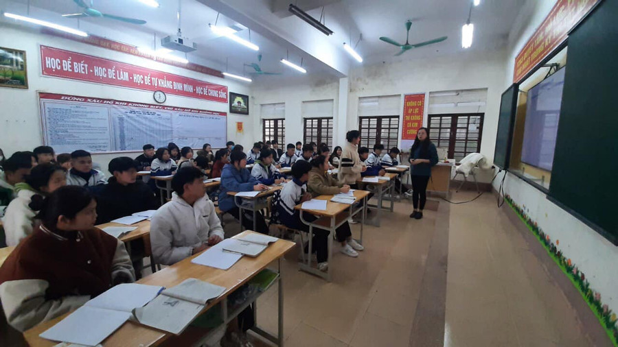 Nhiều giải pháp hỗ trợ học sinh ôn thi tốt nghiệp THPT 2023. Nhiều giải pháp hỗ trợ học sinh ôn thi tốt nghiệp THPT 2023.