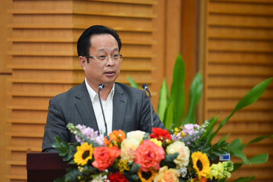 Giám đốc Sở GD&amp;ĐT Hà Nội Trần Thế Cương phát biểu tại hội nghị.