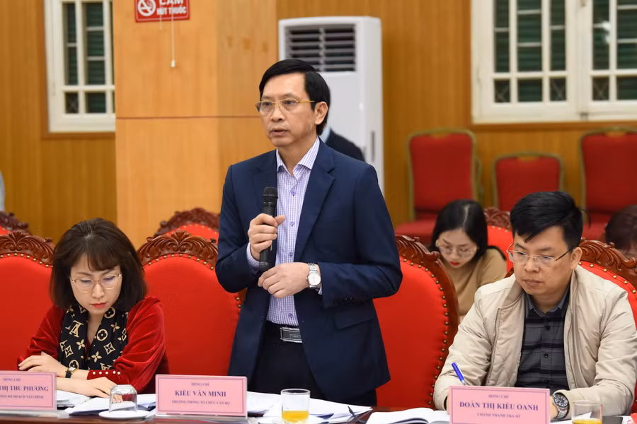 Ông Kiều Văn Minh - Trưởng phòng Tổ chức cán bộ, Sở GD&amp;ĐT Hà Nội phát biểu tại hội nghị.