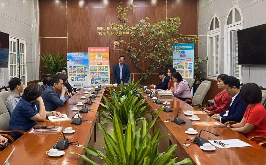 Quang cảnh hội nghị tại điểm cầu Sở GD&amp;ĐT Hà Nội.