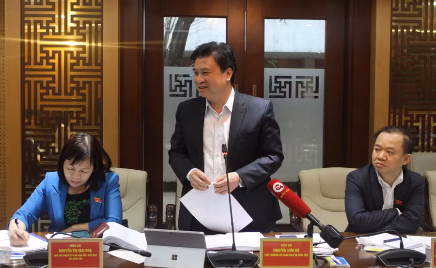 Thứ trưởng Bộ GD&amp;ĐT Nguyễn Hữu Độ phát biểu tại buổi làm việc.