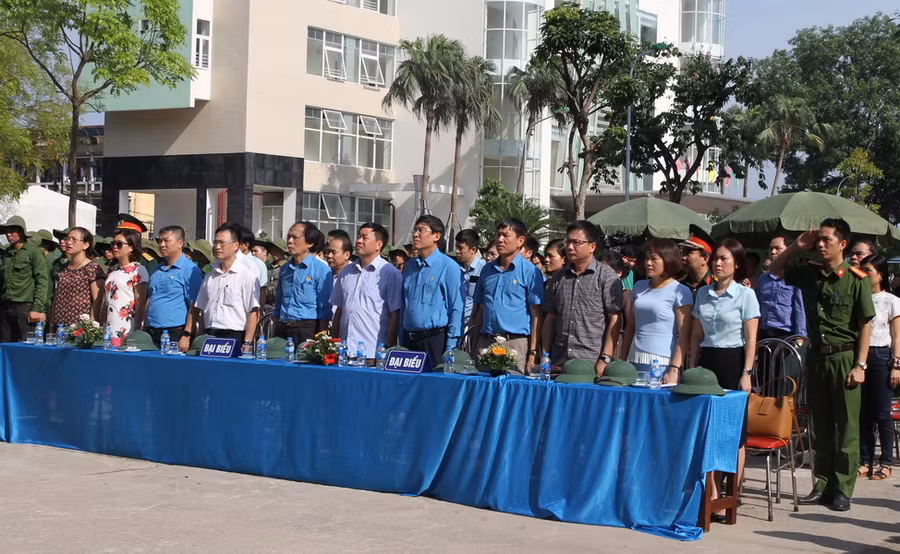 Các đại biểu tham dự buổi lễ