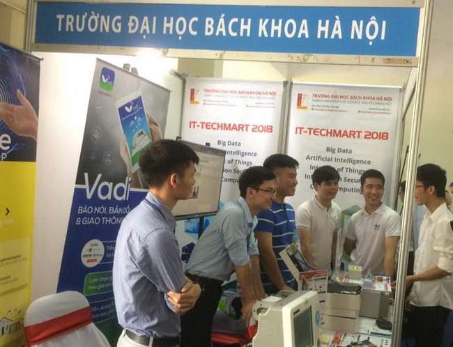Nhiều trường đại học "khoe" công nghệ mới tại IT Techmart 2018