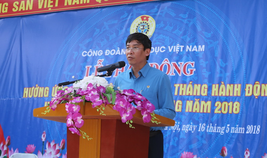 Ông Vũ Minh Đức- Chủ tịch CĐGDVN phát biểu tại buổi lễ