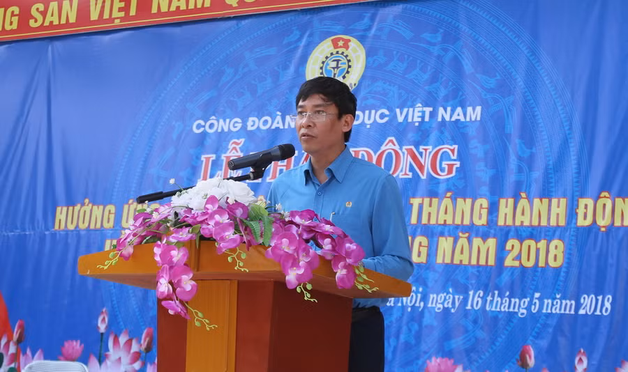 Ông Vũ Minh Đức- Chủ tịch CĐGDVN phát biểu tại buổi lễ