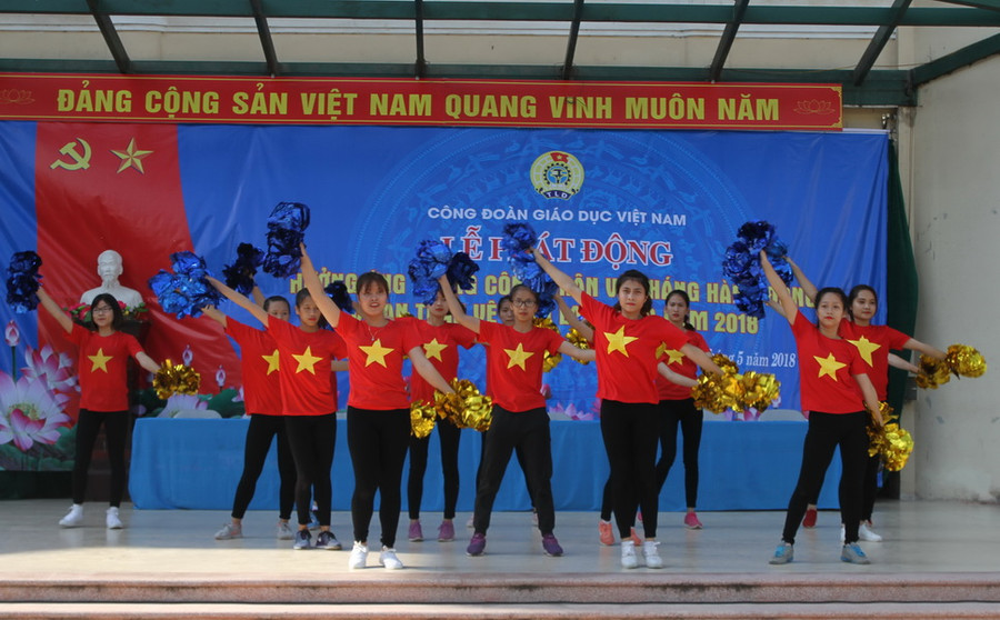 Tiết mục văn nghệ chào mừng buổi lễ