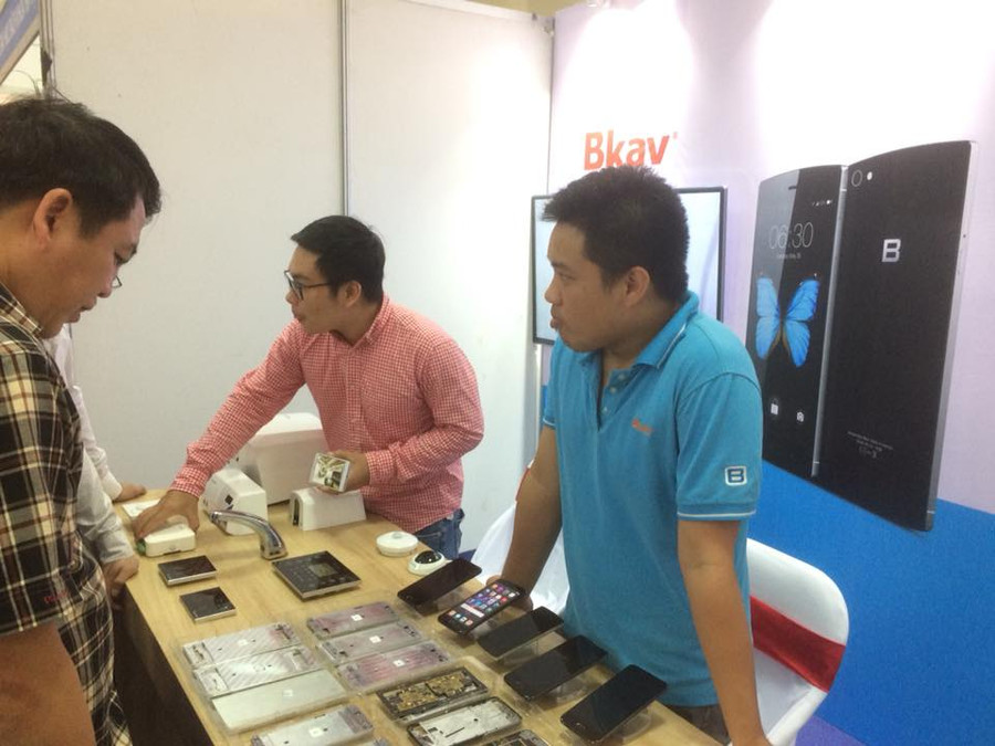 Điện thoại BPhone được nhiều người quan tâm Điện thoại BPhone được nhiều người quan tâm