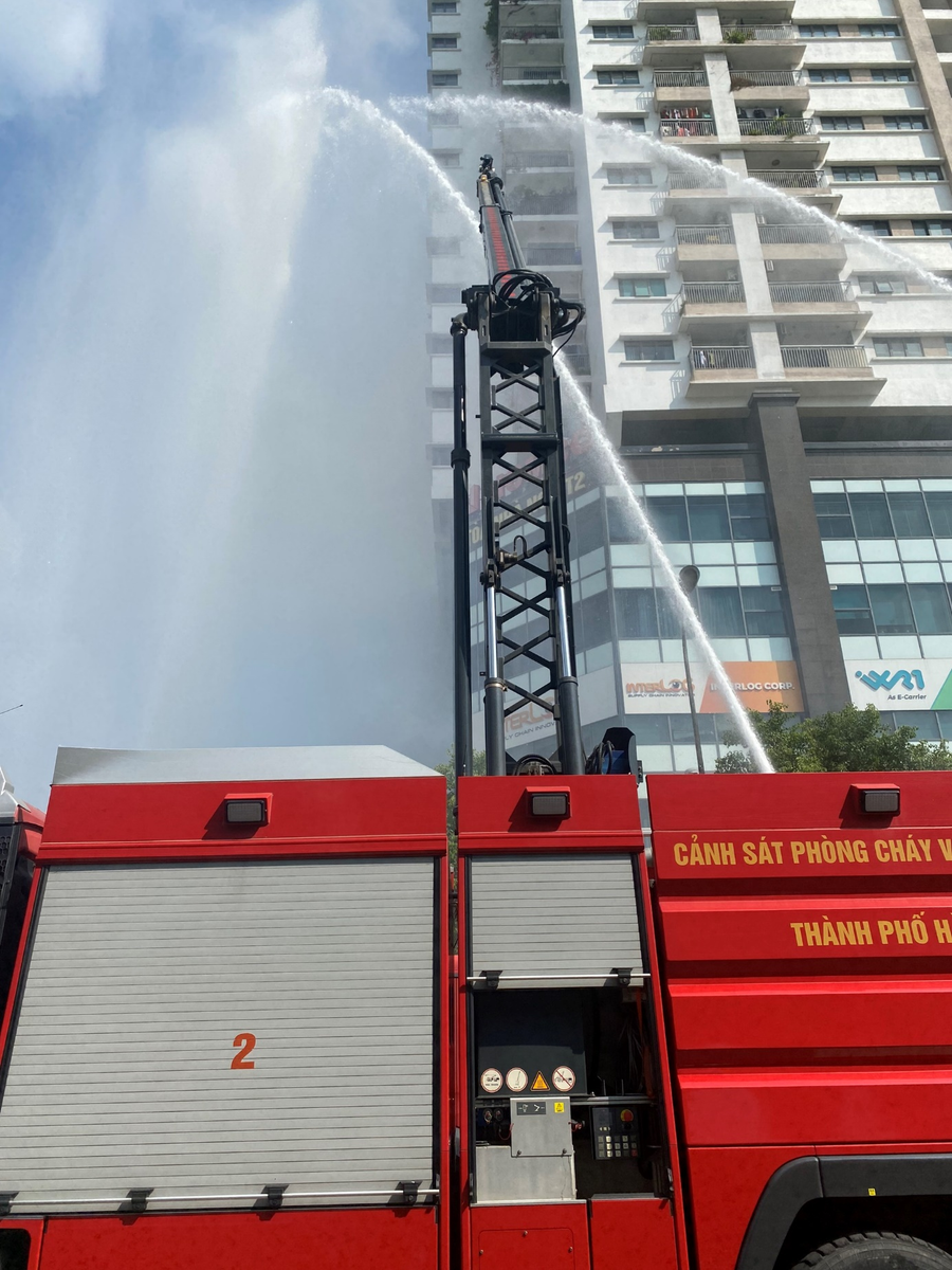 Triển khai chữa cháy và CNCH trong tình huống giả định.