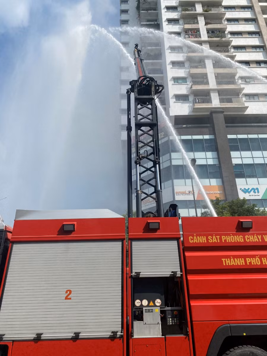 Triển khai chữa cháy và CNCH trong tình huống giả định.