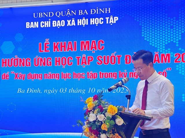 Ông Lê Đức Thuận - Trưởng phòng GD&ĐT quận Ba Đình phát biểu khai mạc. Ông Lê Đức Thuận - Trưởng phòng GD&ĐT quận Ba Đình phát biểu khai mạc.