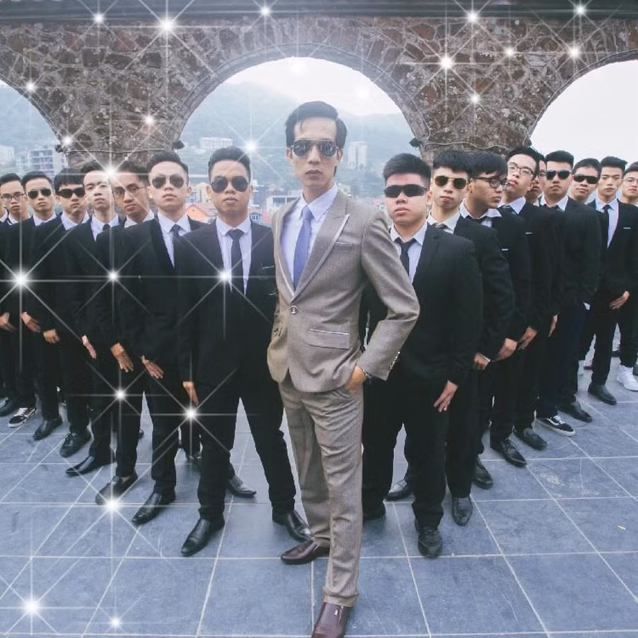 "Thầy giáo xì tin" Phạm Thế Mạnh