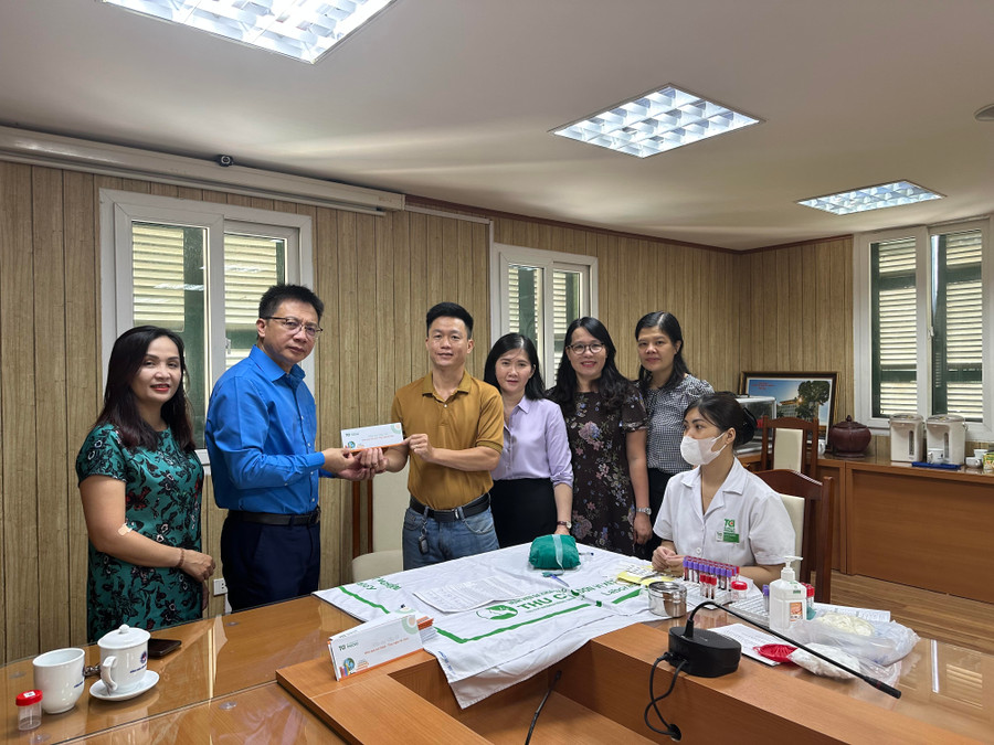 Đơn vị tài trợ Bệnh viện Thu Cúc tặng voucher khám chữa bệnh cho Công đoàn Giáo dục Việt Nam. Đơn vị tài trợ Bệnh viện Thu Cúc tặng voucher khám chữa bệnh cho Công đoàn Giáo dục Việt Nam.