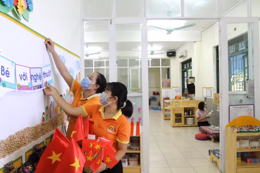 Hầu hết giáo viên đều mong vào biên chế để yên tâm gắn bó với nghề.