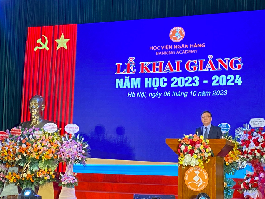 PGS.TS. Mai Thanh Quế, Phó Giám đốc Phụ trách Học viện Ngân hàng phát biểu. Ảnh NC.