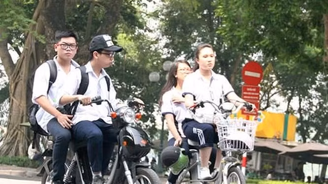 Các bậc phụ huynh nên cẩn trọng khi lắp thêm thiết bị định vị, chống trộm vào xe của các con