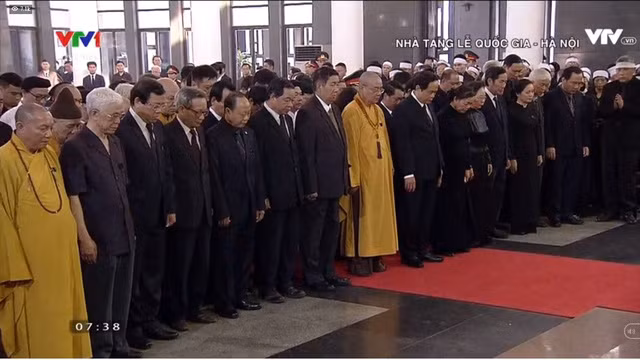 Đoàn Ủy ban Trung ương Mặt trận Tổ quốc Việt Nam vào viếng đồng chí Đỗ Mười. Đoàn Ủy ban Trung ương Mặt trận Tổ quốc Việt Nam vào viếng đồng chí Đỗ Mười.