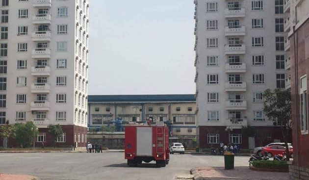 Nhận được tin báo của quần chúng, lực lượng Công an thành phố Uông Bí, lực lượng Phòng cháy chữa cháy và lực lượng bảo vệ đã có mặt để phong tỏa hiện trường. Ảnh CTV