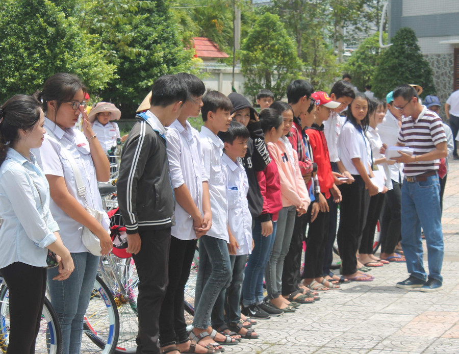 Những phần học bổng này sẽ hỗ trợ các em nhiều hơn trong việc học tập