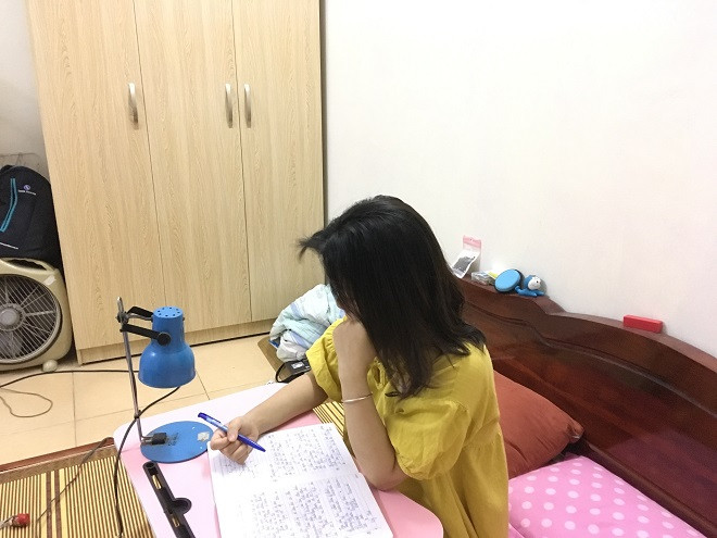 Sau ngày làm việc căng thẳng, thời gian dành cho bài vở còn rất ít Sau ngày làm việc căng thẳng, thời gian dành cho bài vở còn rất ít